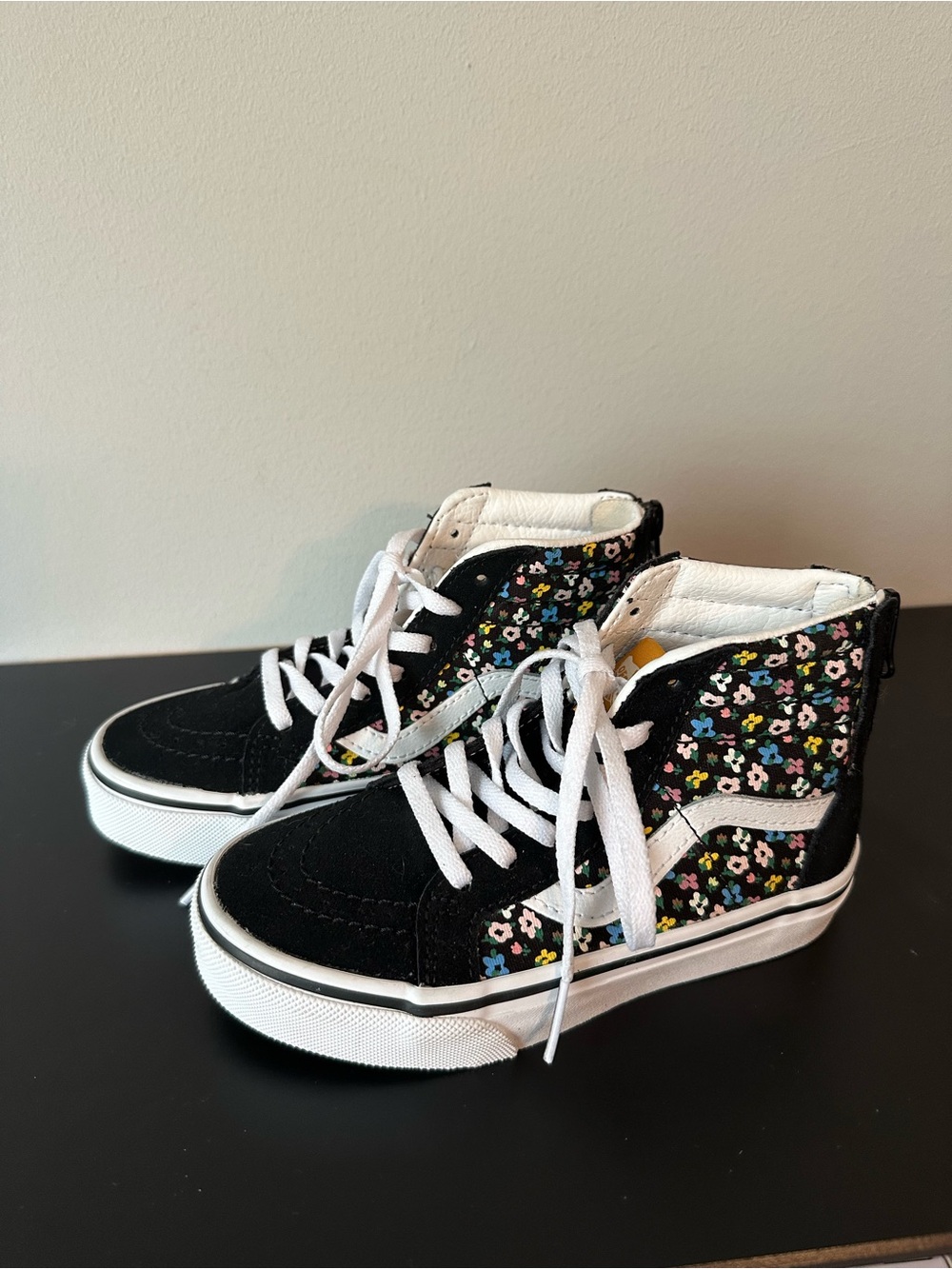 NEW Vans Kids High-Top Sneakers in Black with Floral Print